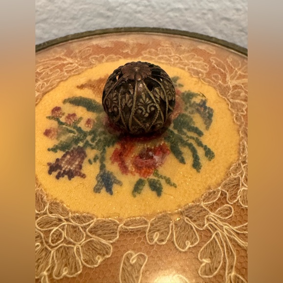 Antique Made in England Floral Pink & White Lace Inset Powder Vanity Jar - Picture 6 of 14